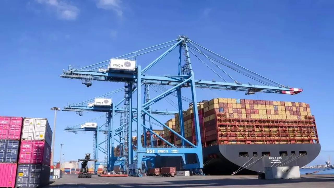 العجز التجاري غير البترولي يسجل 22.8 مليار دولار في النصف الأول من العام